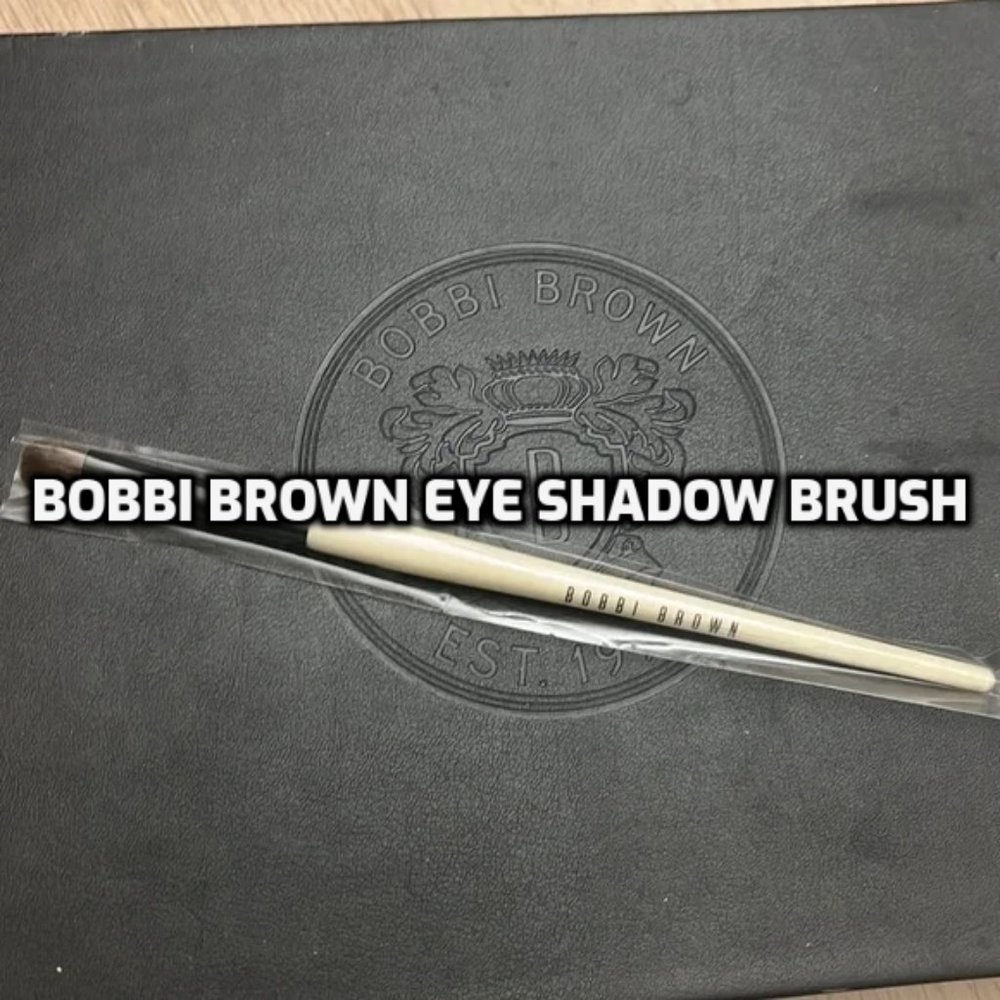 Host Pick 🎁 Bobbi Brown Eye shadow Brush